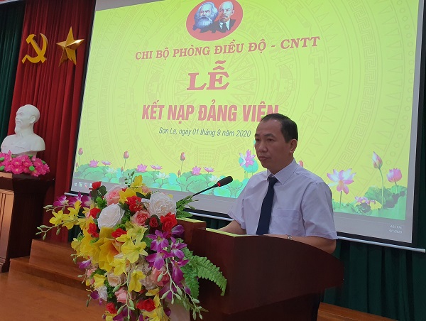Chi bộ phòng Điều độ - Công nghệ thông tin kết nạp đảng viên mới